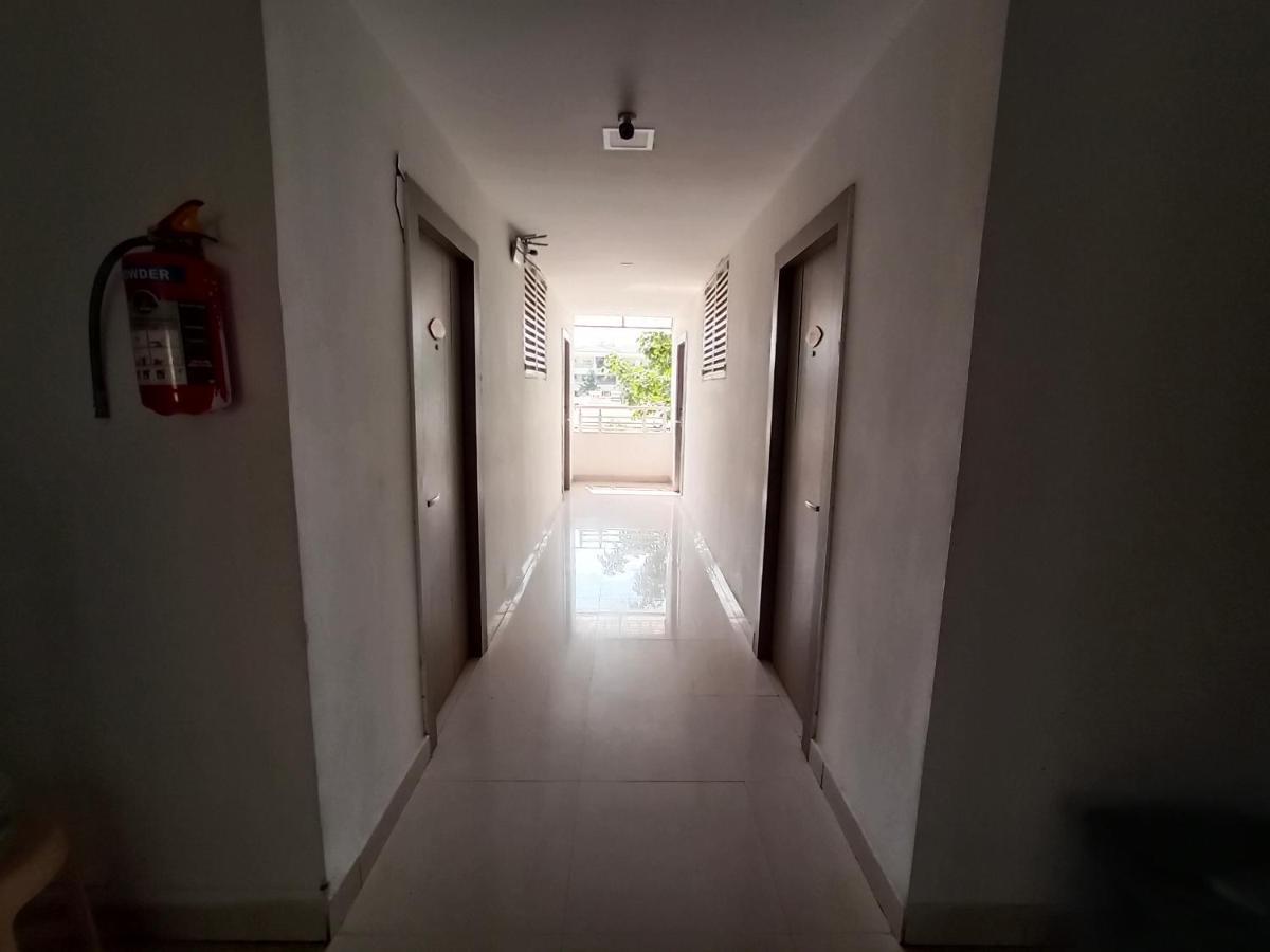 La Riviera Suites Haiderabad Buitenkant foto