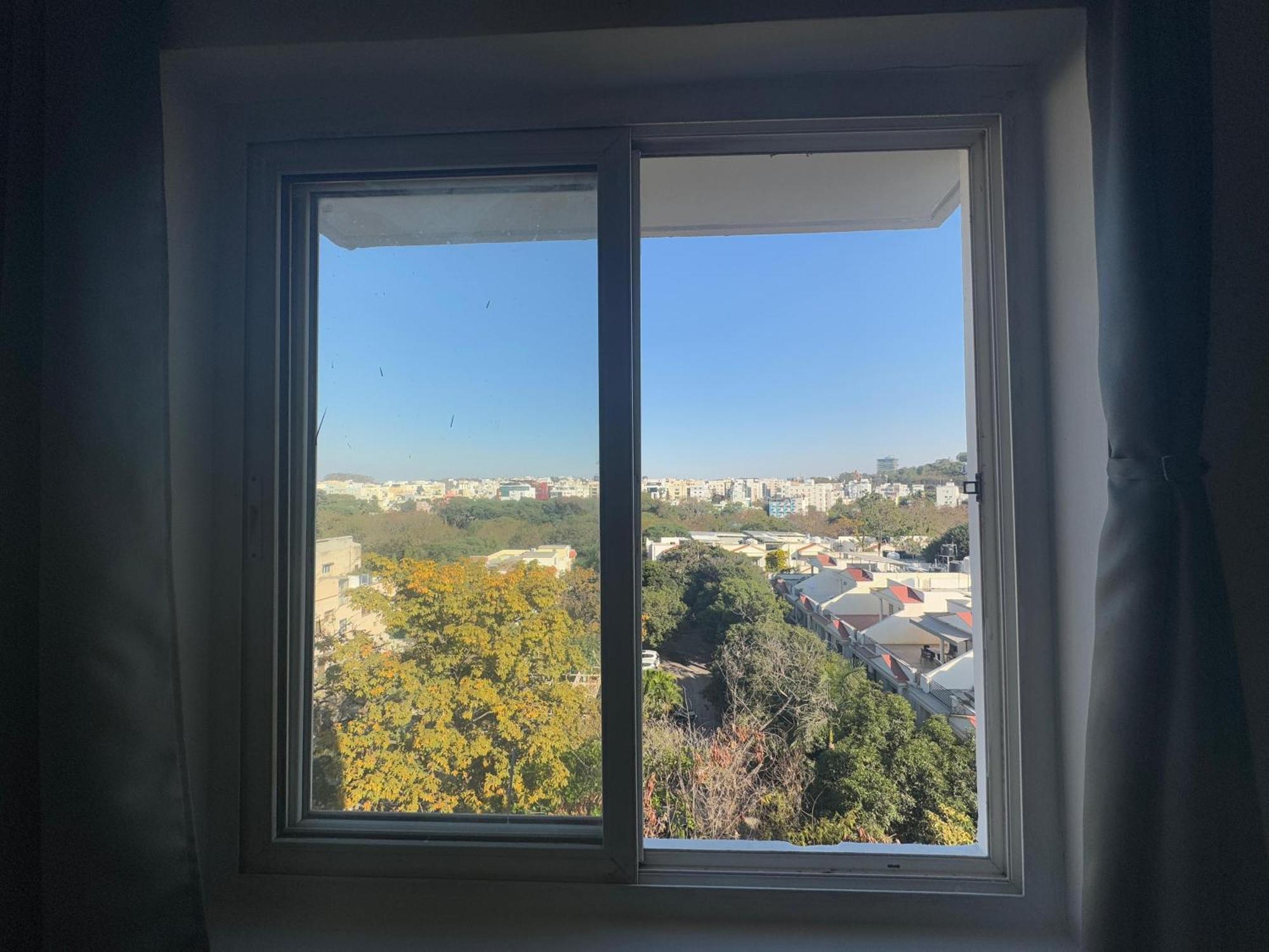 La Riviera Suites Haiderabad Buitenkant foto