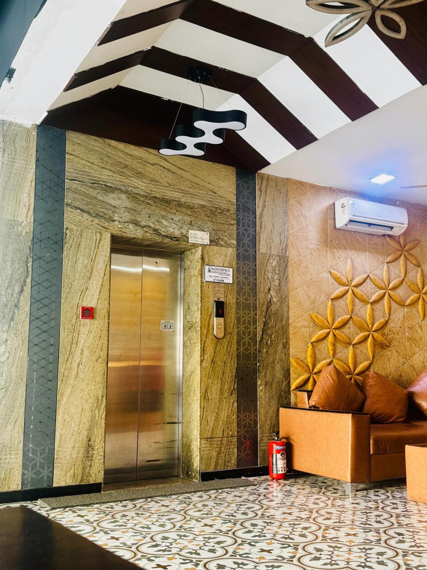 La Riviera Suites Haiderabad Buitenkant foto