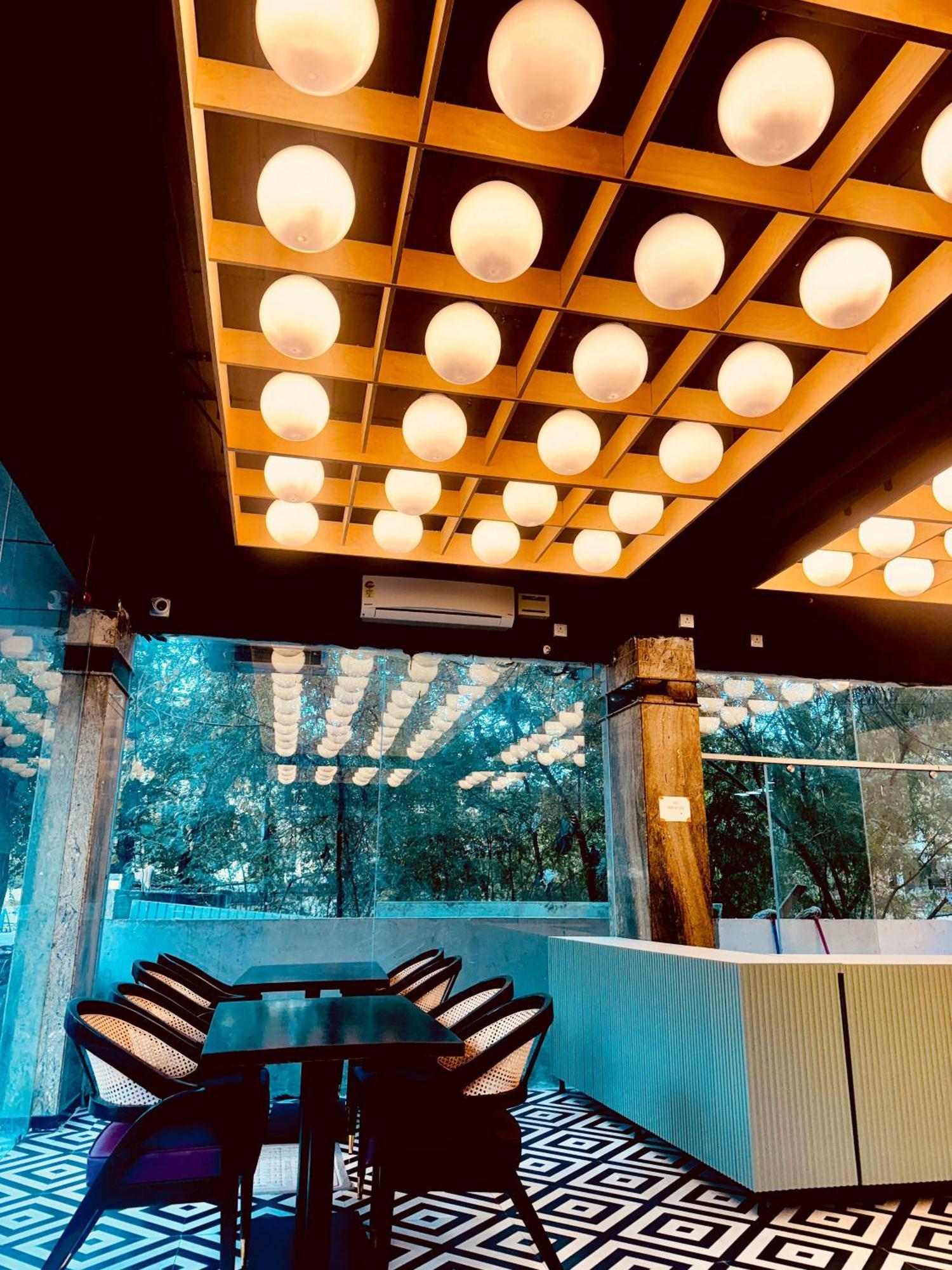 La Riviera Suites Haiderabad Buitenkant foto