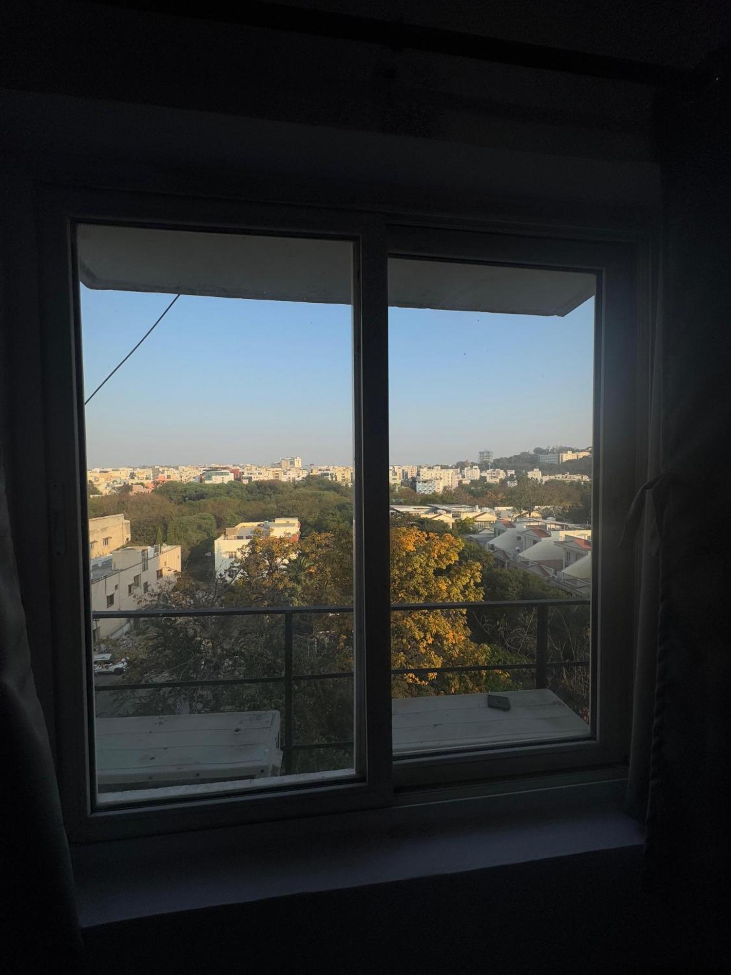 La Riviera Suites Haiderabad Buitenkant foto