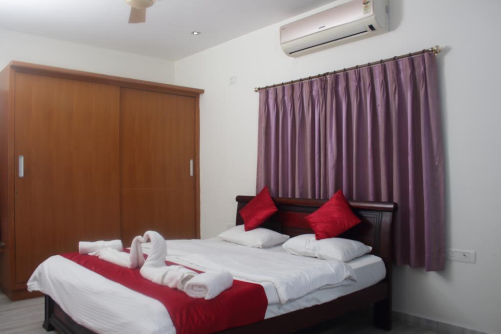 La Riviera Suites Haiderabad Buitenkant foto