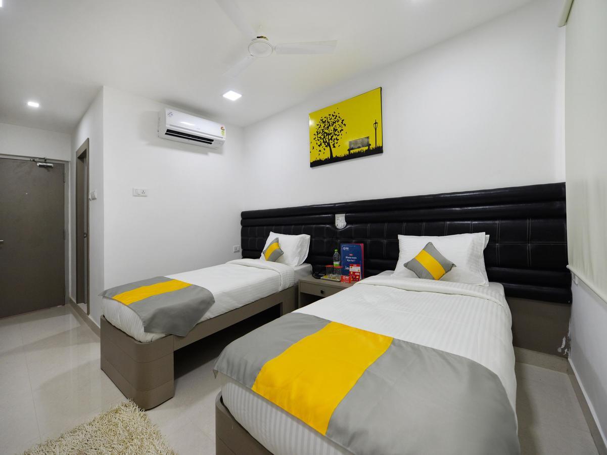 La Riviera Suites Haiderabad Buitenkant foto