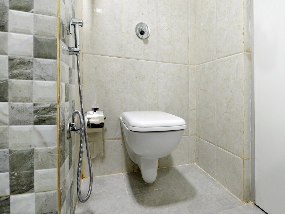 La Riviera Suites Haiderabad Buitenkant foto