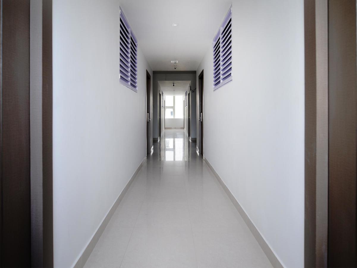 La Riviera Suites Haiderabad Buitenkant foto