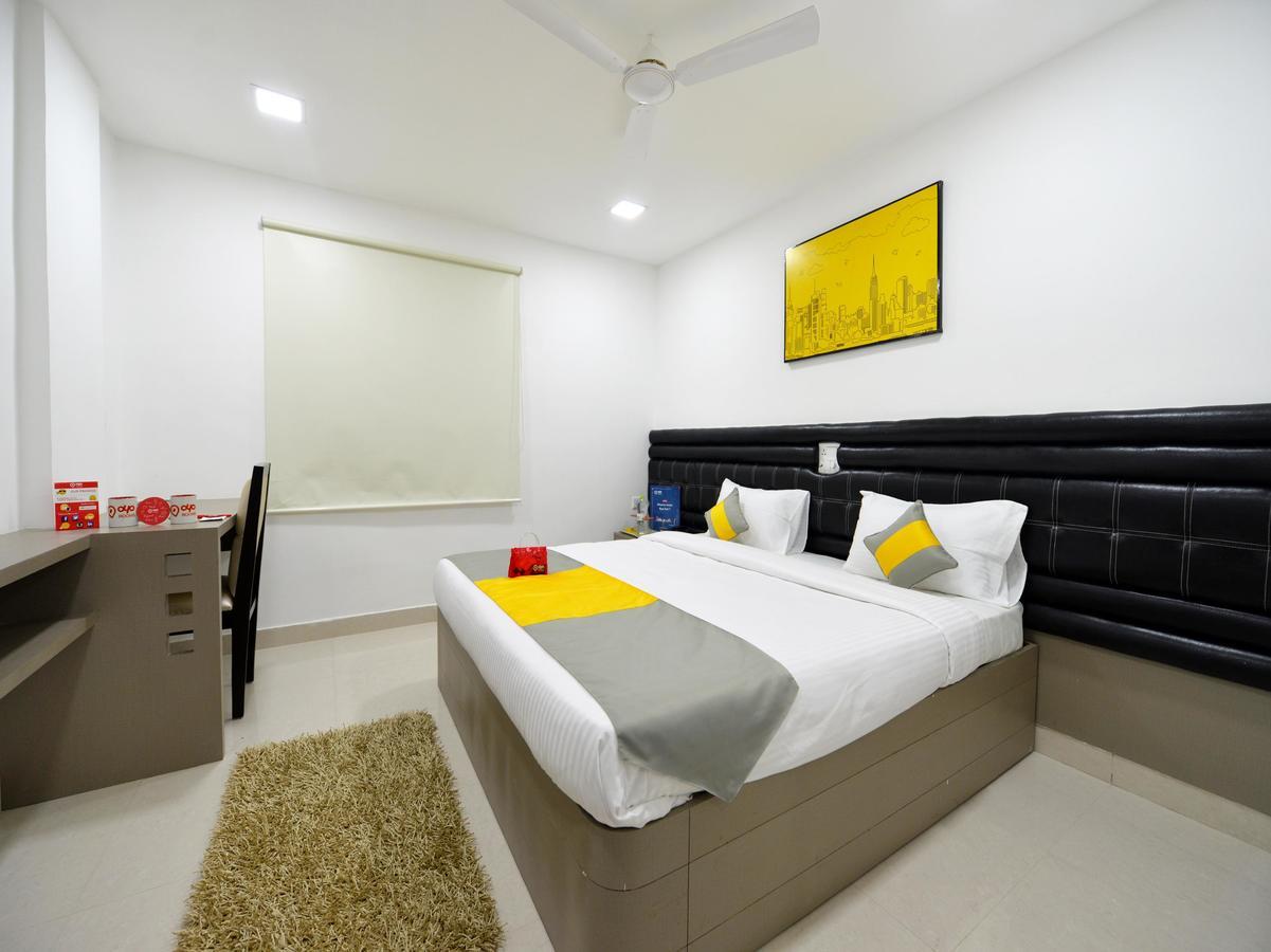 La Riviera Suites Haiderabad Buitenkant foto