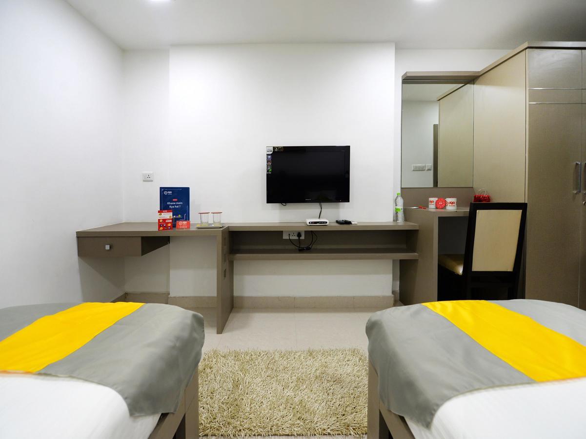 La Riviera Suites Haiderabad Buitenkant foto