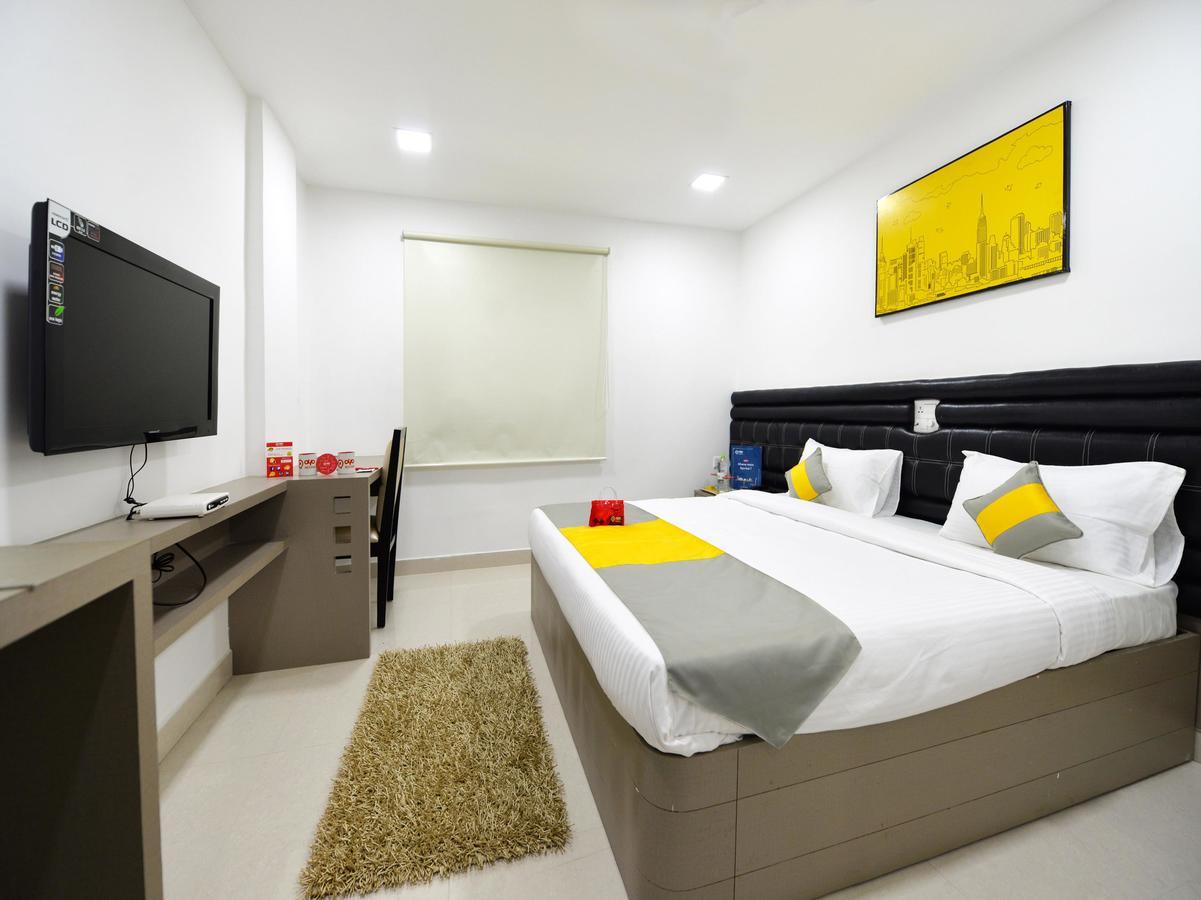 La Riviera Suites Haiderabad Buitenkant foto