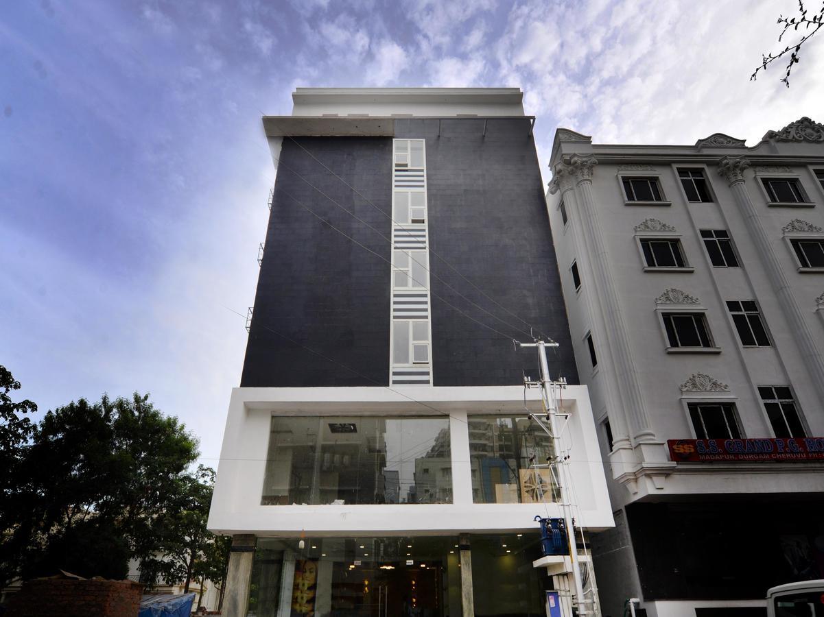 La Riviera Suites Haiderabad Buitenkant foto