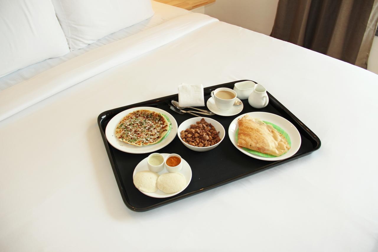 La Riviera Suites Haiderabad Buitenkant foto