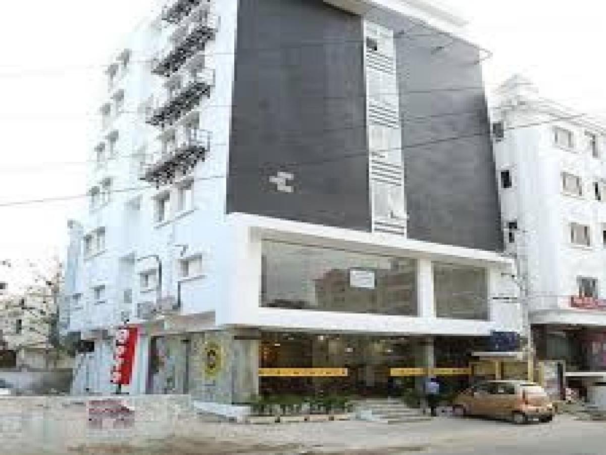 La Riviera Suites Haiderabad Buitenkant foto